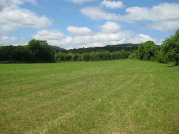 Terrain 692 m²