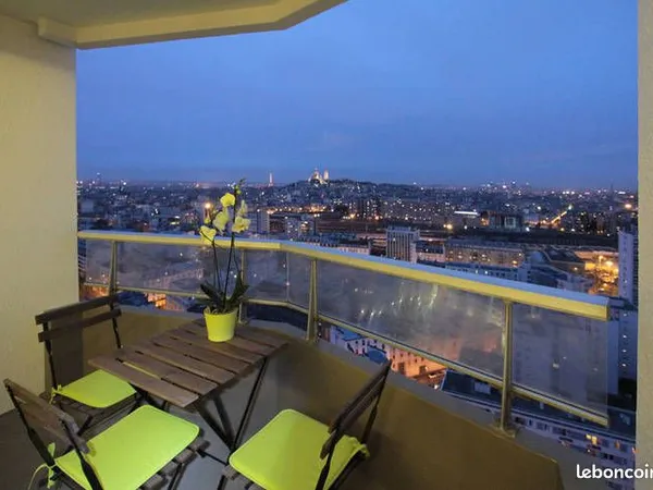 Studio 26 m² à rénover intégralement - Balcon vue Sacré-Coeur, parking, Paris 18e