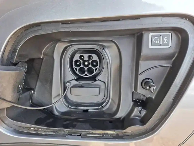 Peugeot 2008 electrique 54 kwh 156 ch — photo 20