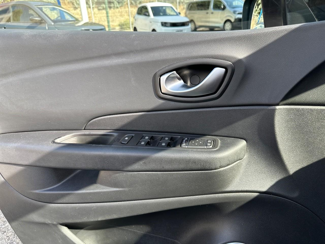 Renault Captur 0.9 tce 90ch energy intens euro6c — photo 22