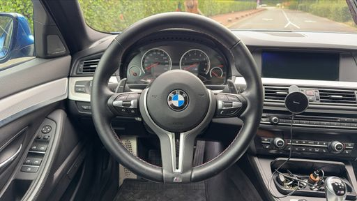 BMW M5 4.4 i V8 560 DKG7 - M – 2013 – 85883 km – Essence – Boîte Automatique — photo 28