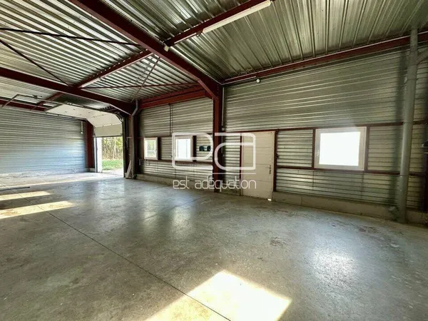 Local d'activité 218 m²