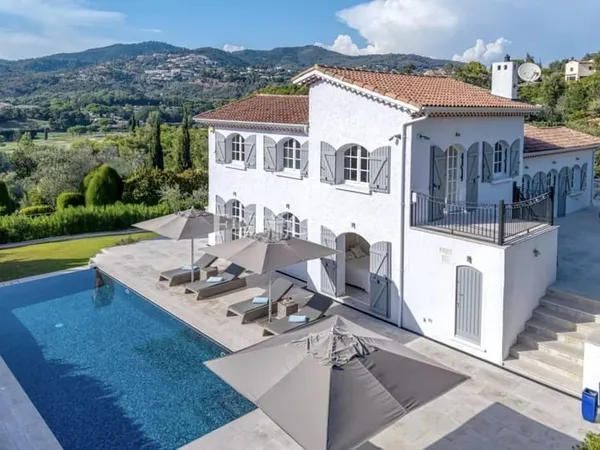 Vente villa à Mandelieu avec piscine et vue panoramique