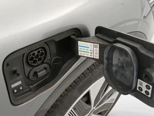 Renault Megane e-tech electric ev60 130ch evolution er super charge — photo 10