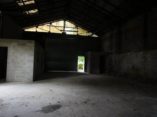 Entrepôt 150 m²