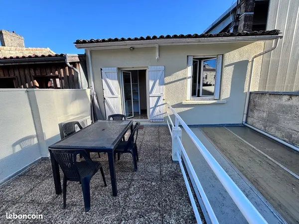 Appartement meublé T1 Bis dans une échoppe très lumineux et au calme