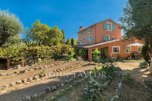 Villa 5 pièces 152 m²