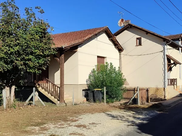 LALINDE ! Maison sur 2 niveaux Ã  rÃ©nover const de l'annÃ©e 1960 e