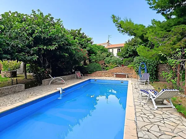 MAISON VIGNERONNE DE 145 M² - TERRAIN ARBORÉ DE 1 467 M² AVEC PISCINE