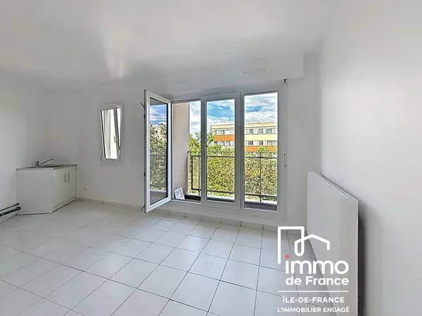 Studio rénové - Le Bourget
