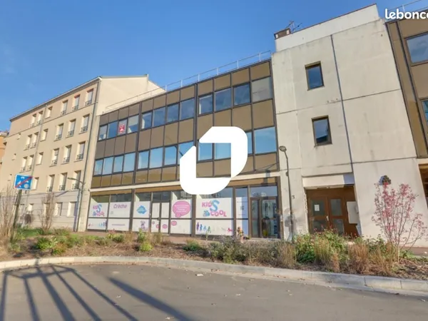 Bureau 300 m²