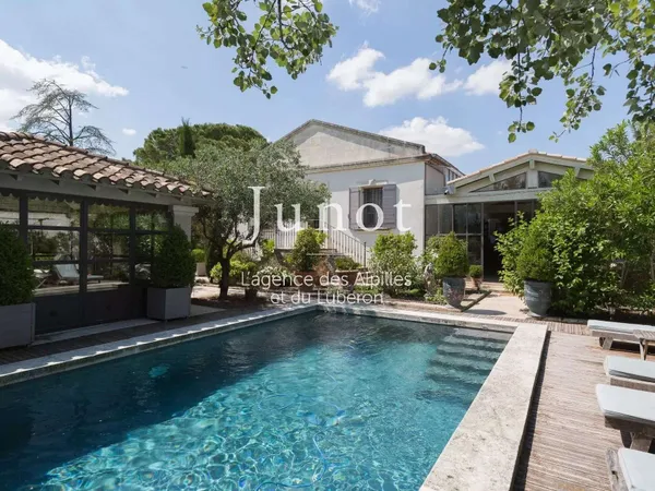 Maison 6 pièces 360 m²