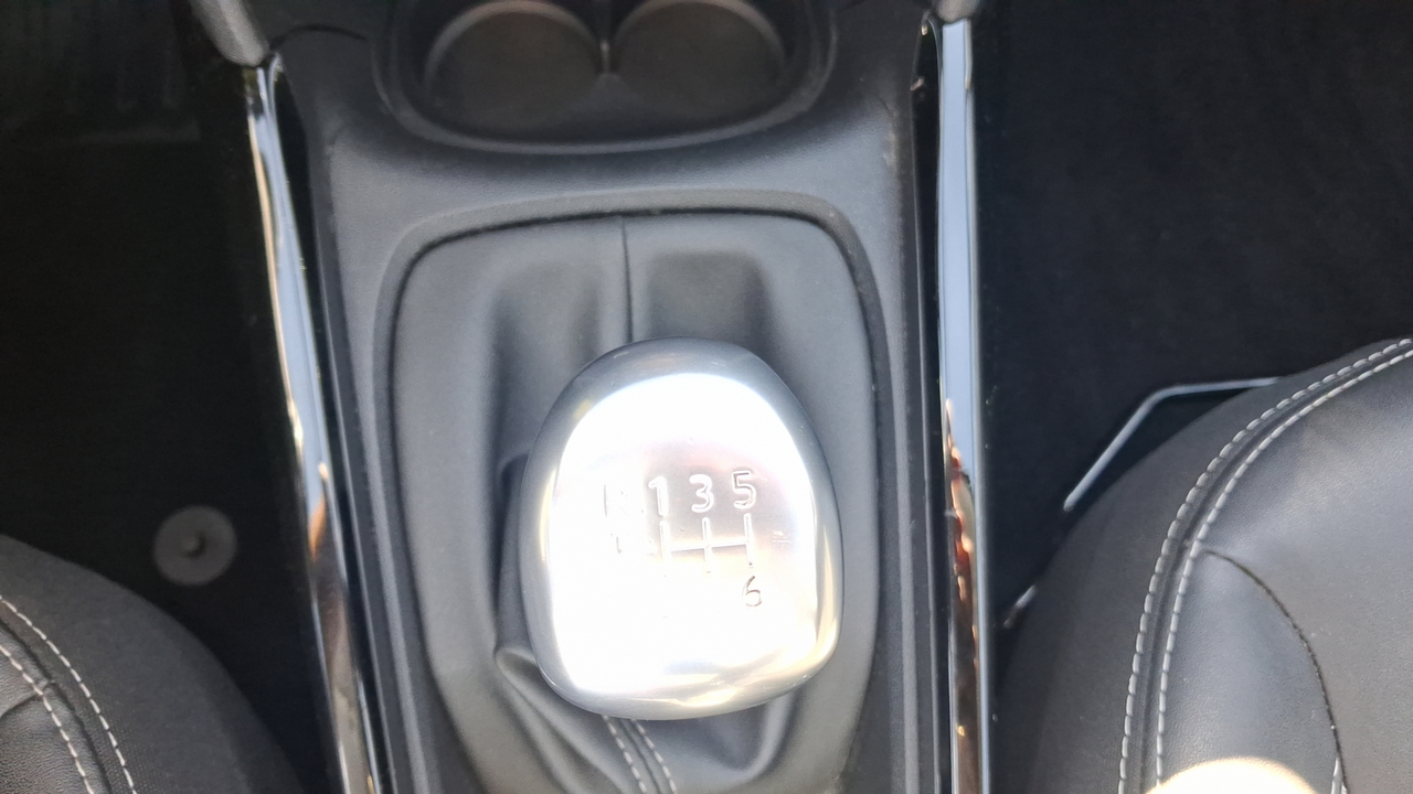 Peugeot 2008 PureTech 110ch S&amp;S BVM6 — photo 38