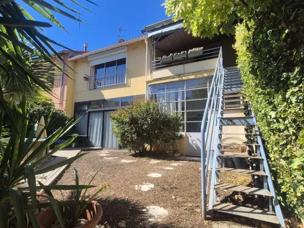 Maison familiale atypique avec T2 indépendant, proche Lacordaire à Marseille