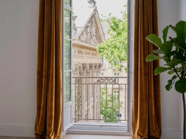Vends appartement traversant d'exception place de la Monnaie : double séjour, 3 chambres, bureau,