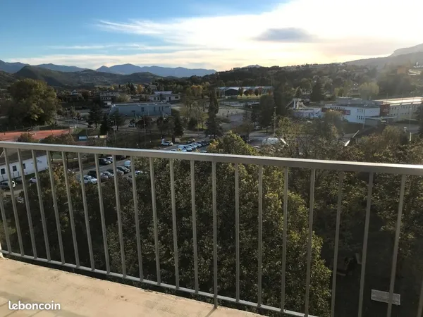 A louer T4 82 m² avec balcon, cave et vue dégagée