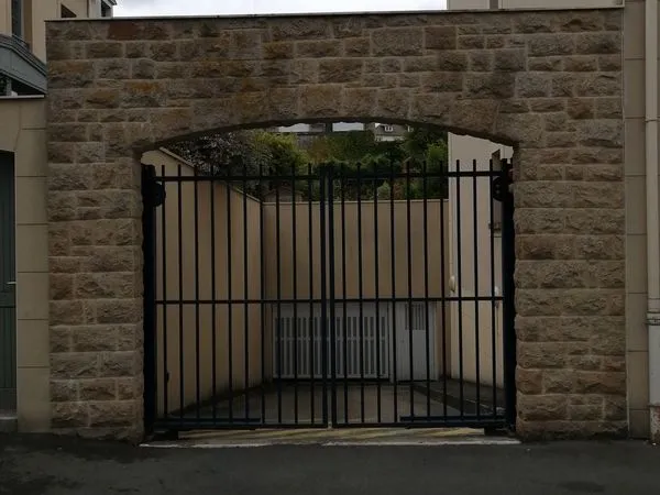 Garage fermé premium - saint-servan centre - rare à la vente