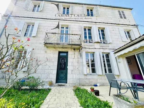 MAISON DE VILLE - Saintes Rive Gauche (réf.11520)