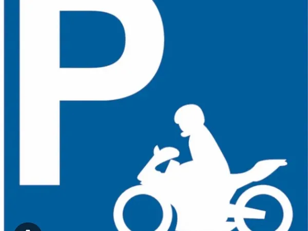 Garage depot hangar Parking couvert ferme hibernation moto uniquement