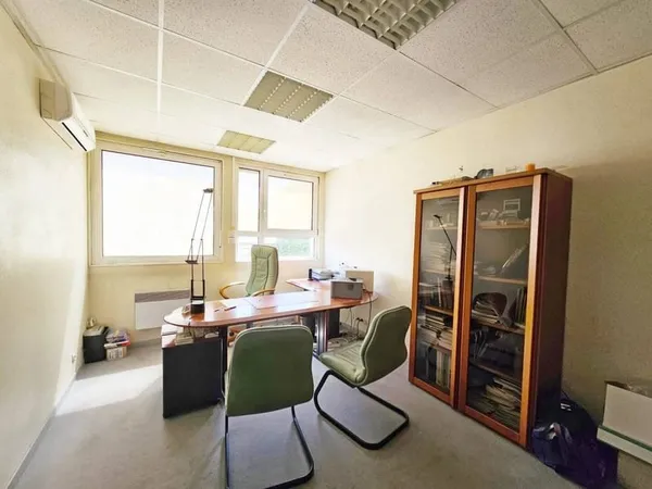 Boutique 10 pièces 181 m²