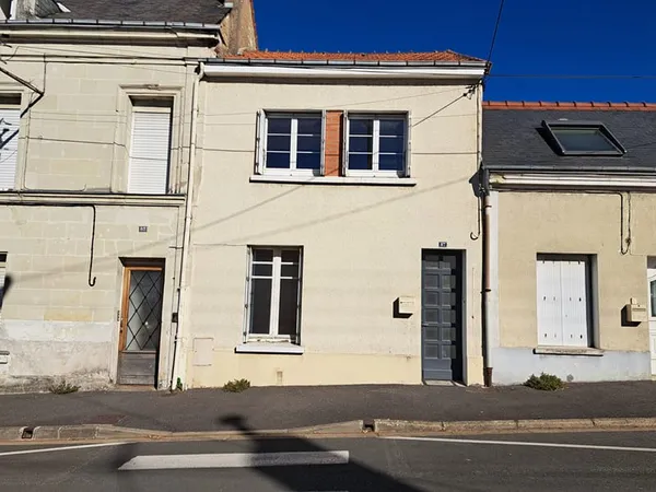 MAISON DE VILLE AVEC JARDIN ET GARAGE