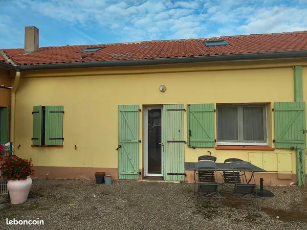 Loue T3 Roquefort "Bourg" maison accolée