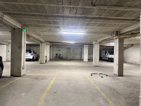 CANNES Quartier Rébublique Parking avec 2 caves