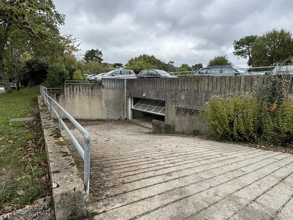 À louer : Garage fermé de 15 m² - Baden (Port-Blanc)