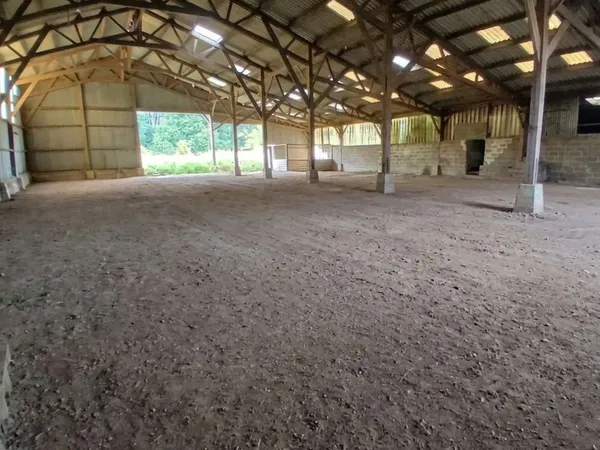 Longere 211m²-Pelouse 900m²-Hangar 680m²- Pature 4800m²