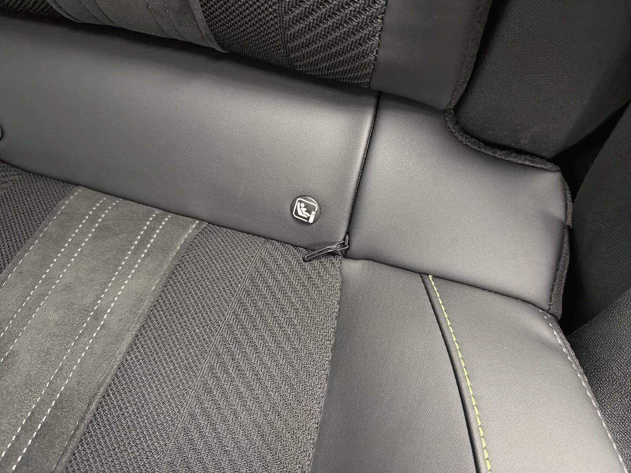 Peugeot 408 hybrid 136 e-dcs6 gt — photo 23