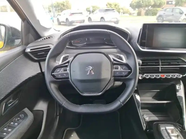 Peugeot 208 puretech 100 s&amp;s eat8 — photo 9