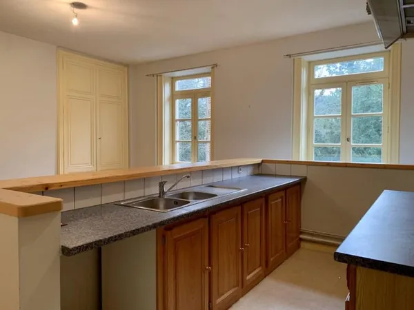 APPARTEMENT T2 A LOUER A AMPLEPUIS :