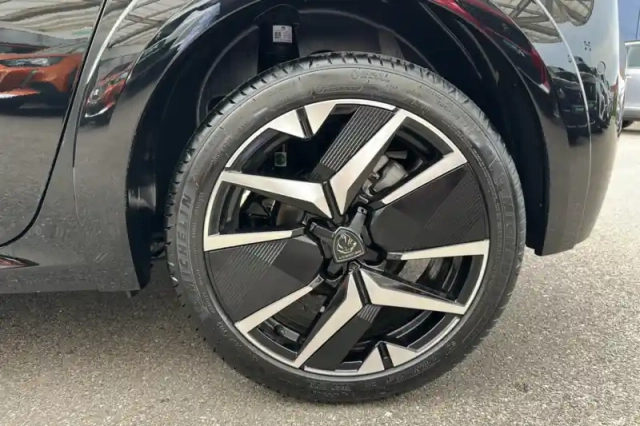 Peugeot 208 hybrid 110 e-dcs6 — photo 27