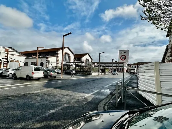 Local d'activité 821 m²