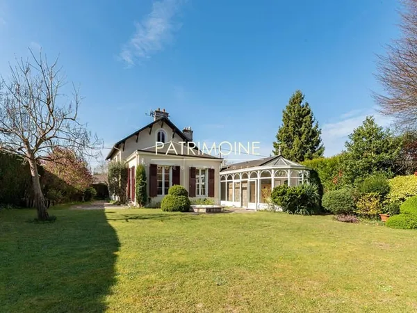 Maison 8 pièces 203 m²