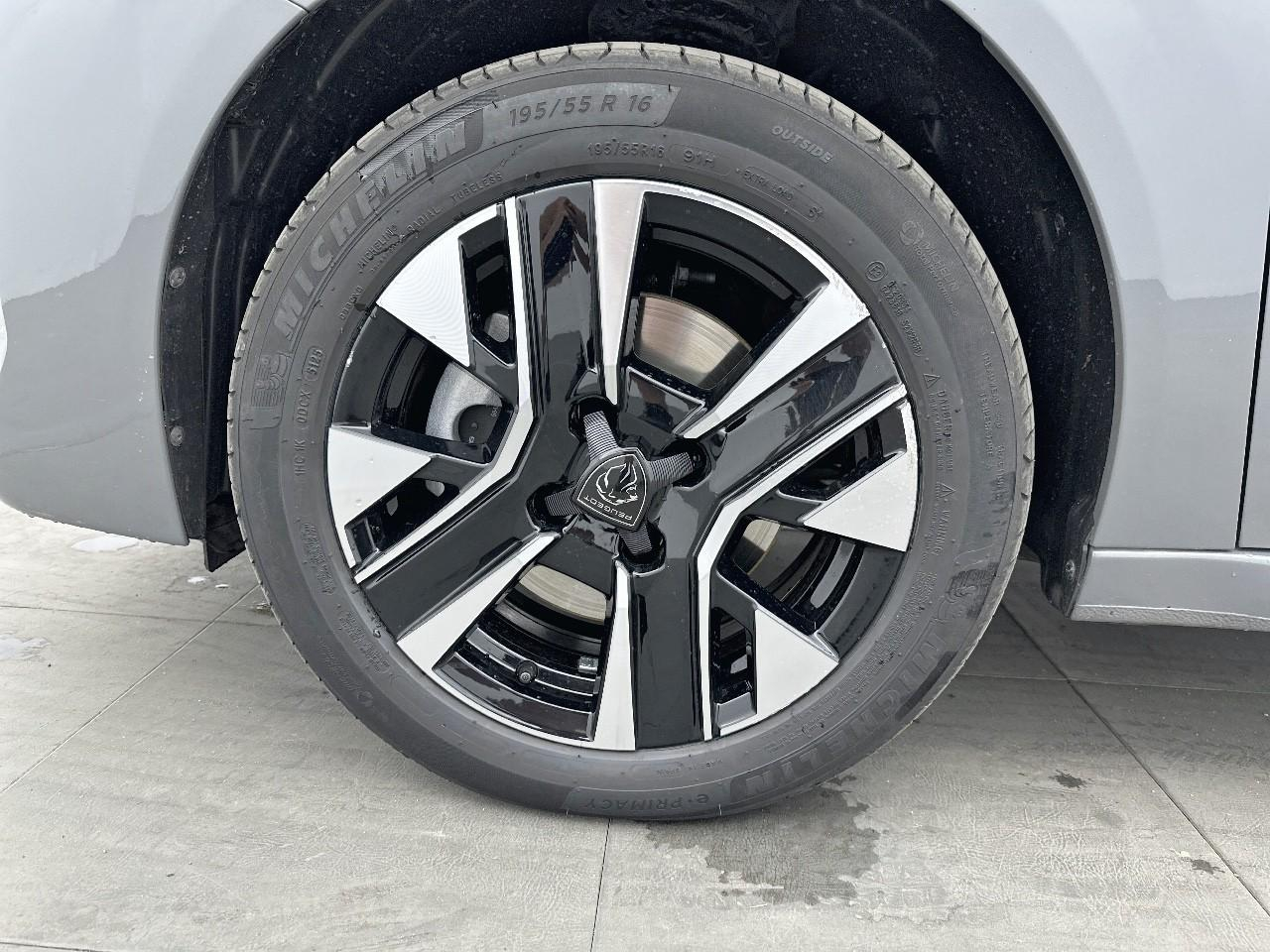 Peugeot 208 electrique 50 kwh 136ch allure — photo 14