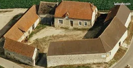 A vendre ancien corps de ferme