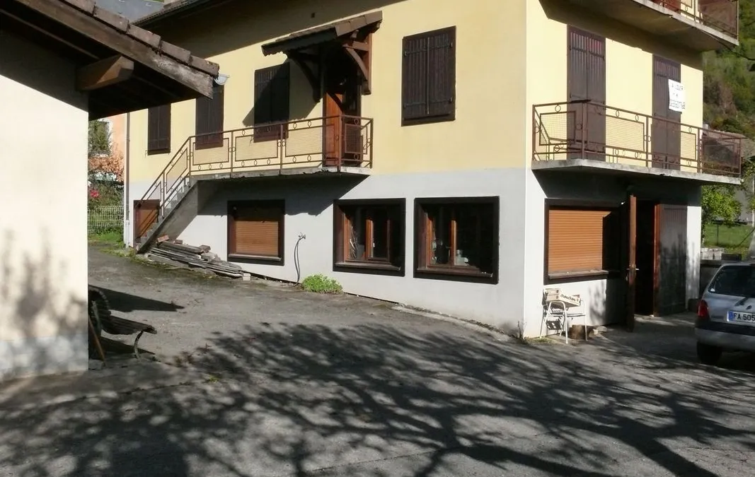 Photo 1