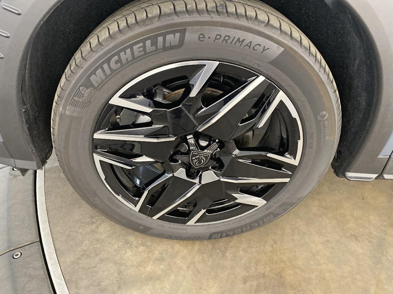 Peugeot 3008 hybrid 145 e-dcs6 gt — photo 11