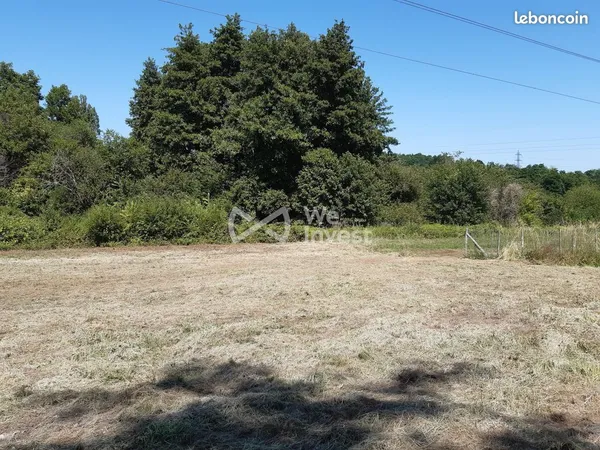 Terrain 880 m² Bourg