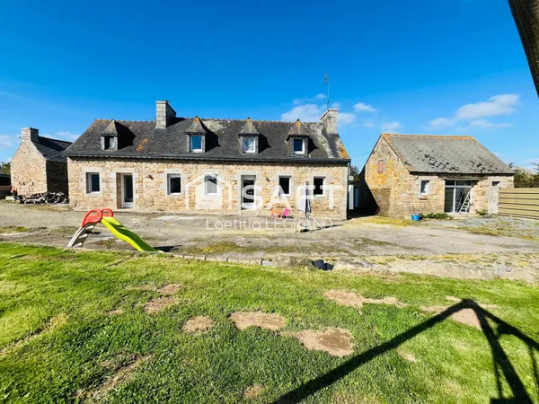 Longère en campagne Côtes d' Armor entre Guingamp et Lannion