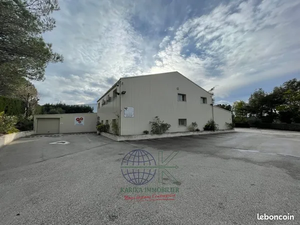 Local 1329 m² Roquebrune-sur-Argens