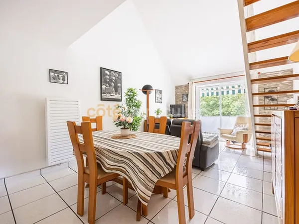 SAINT-HERBLAIN -- APPARTEMENT 4 PIÈCES -- 89 m² -- TERRASSE -- JARDIN -- GARAGE -- PLACE DE STATIONN
