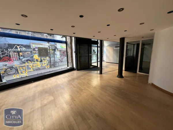 Local commercial 265 m²