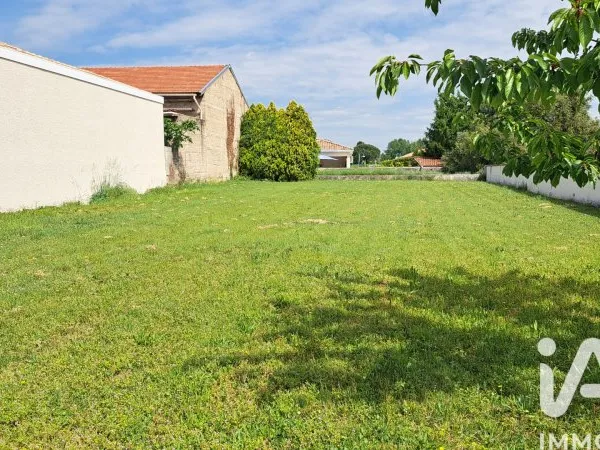 Terrain 700 m²