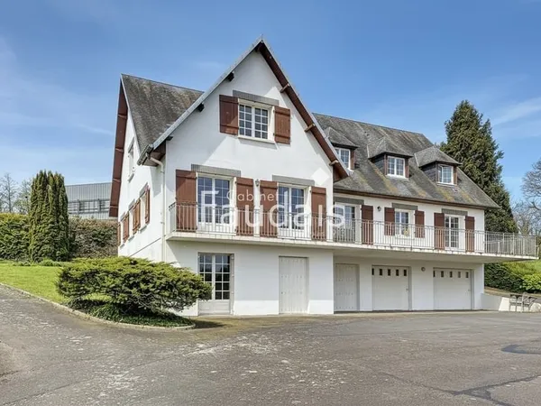 Maison familiale avec vue cathédrale à Coutances, 360 m2 hab