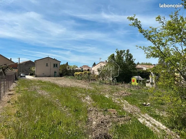 Terrain 601 m² SARRIANS