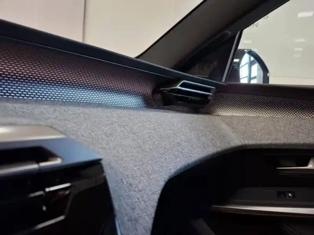 Peugeot 5008 electrique 210 ch 73 kwh — photo 36