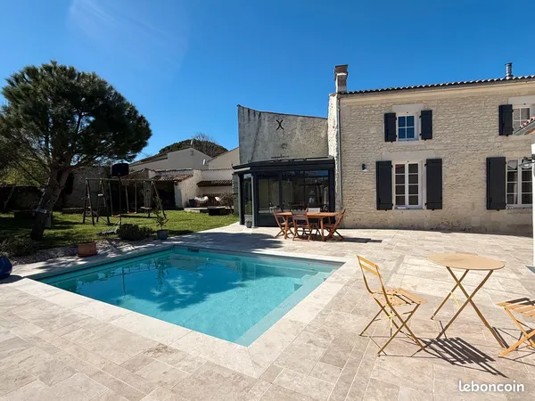 Maison charentaise rénovée avec piscine - 168 m² habitable - Entre Saintes et Royan