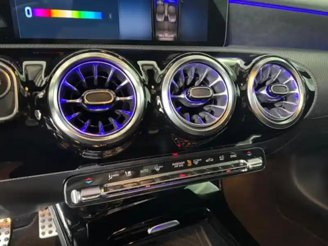 Mercedes Classe A 200 d berline amg line — photo 8